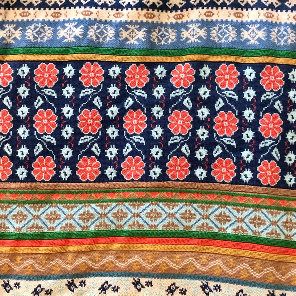 Colorful patterned women’s pullover. - Picture 4 of 4